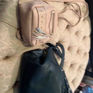 Many quality handbags$35